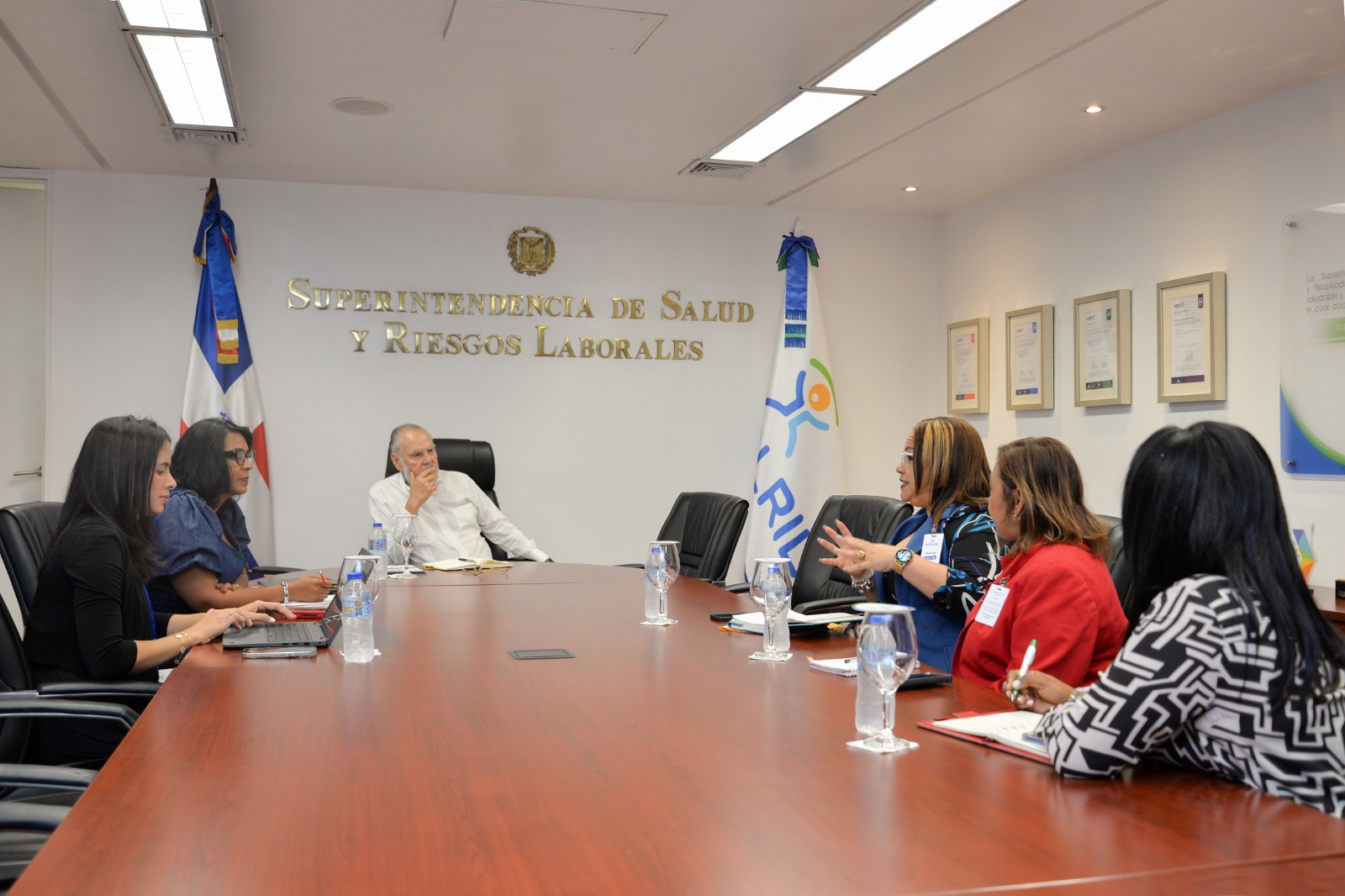 SISALRIL recibe a Sociedad de Médicos Auditores con miras a fortalecer procesos en el sistema de salud