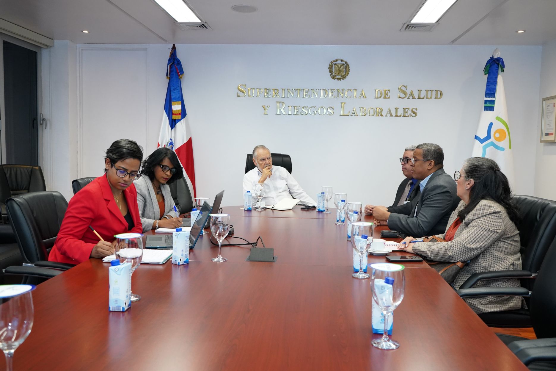 SISALRIL propone iniciar mesa de trabajo con Consejo Nacional de Sociedades Médicas Especializadas