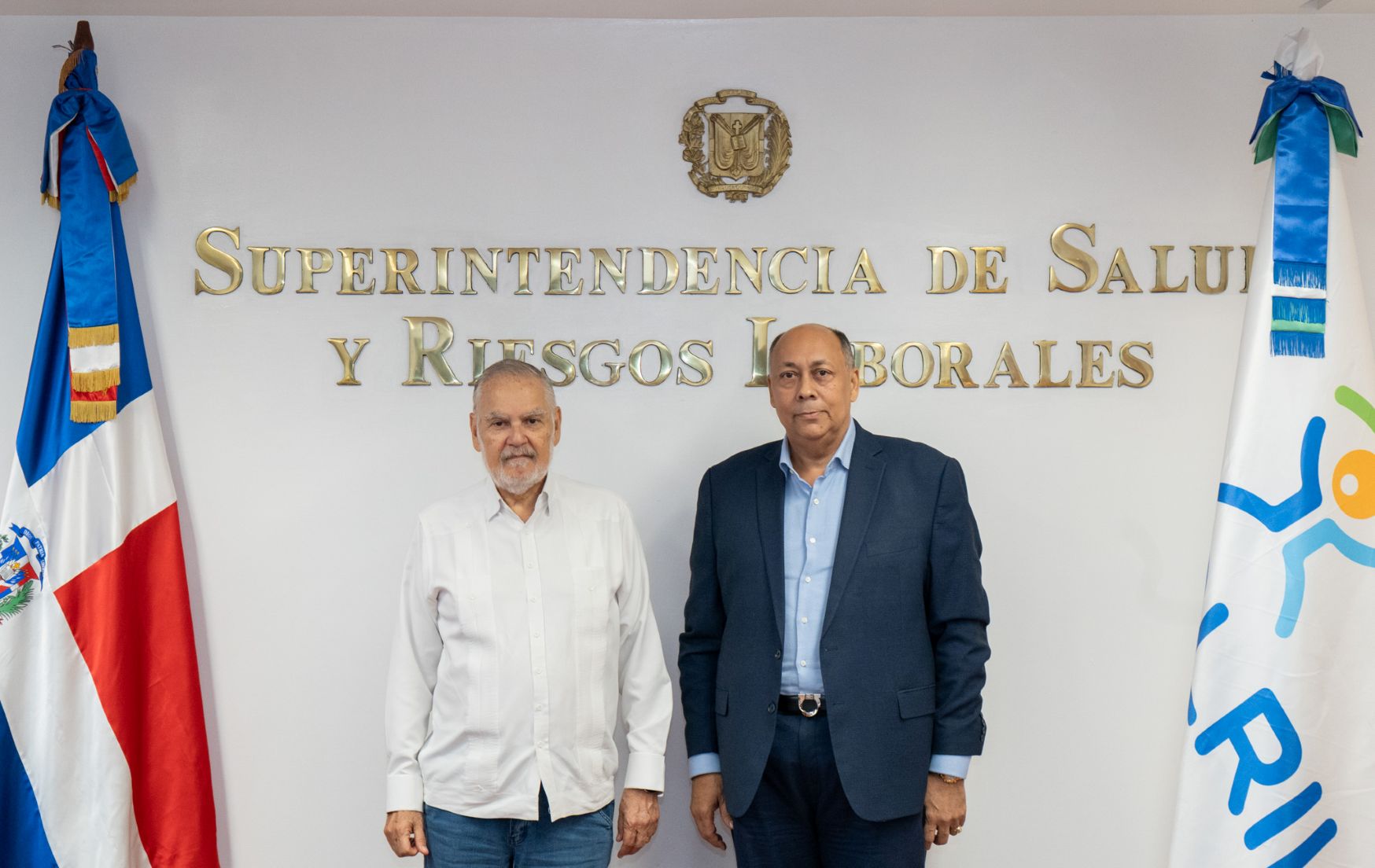 Superintendente Miguel Ceara Hatton recibe nuevo administrador ARS SEMMA