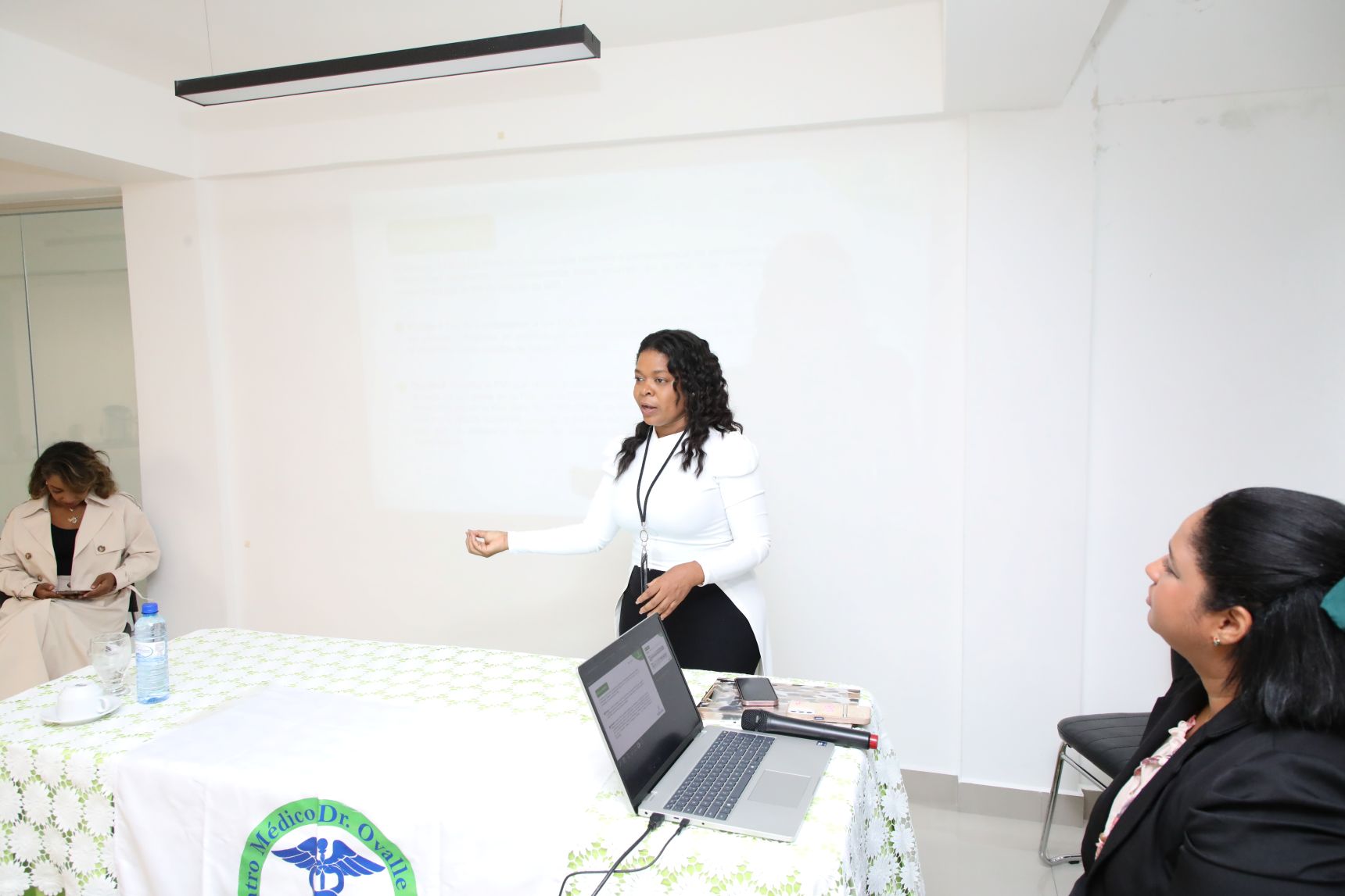 SISALRIL intensifica jornada de capacitación en centros médicos del país