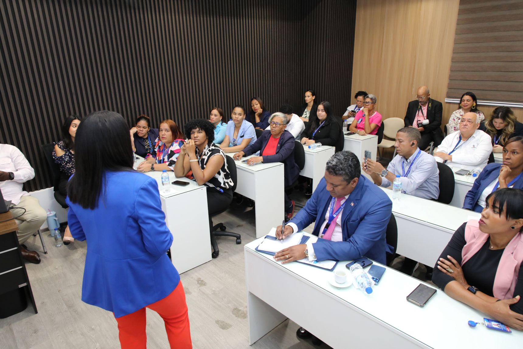 SISALRIL orienta en el Senado de la República