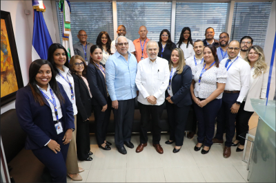 Superintendente Miguel Ceara Hatton Visita Sucursal SISALRIL en Santiago