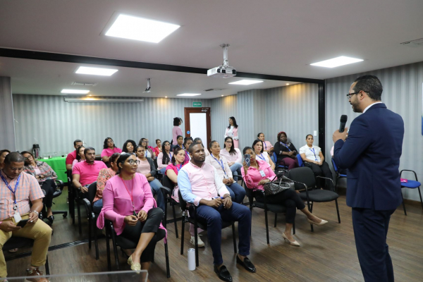 Colaboradores de la SISALRIL participan en charla “Mitos y Realidades del Cáncer de Mama”