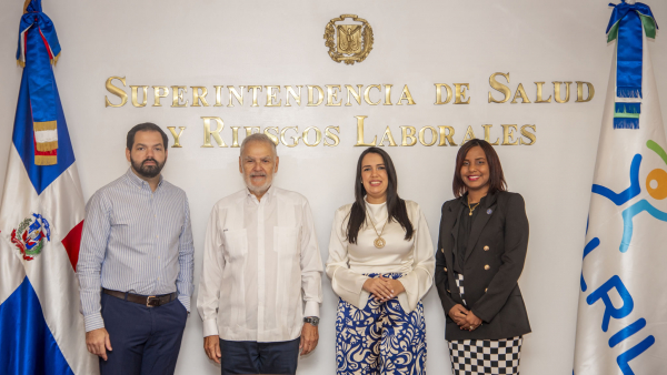 El Superintendente recibe la visita de la Directora General de la DIDA.